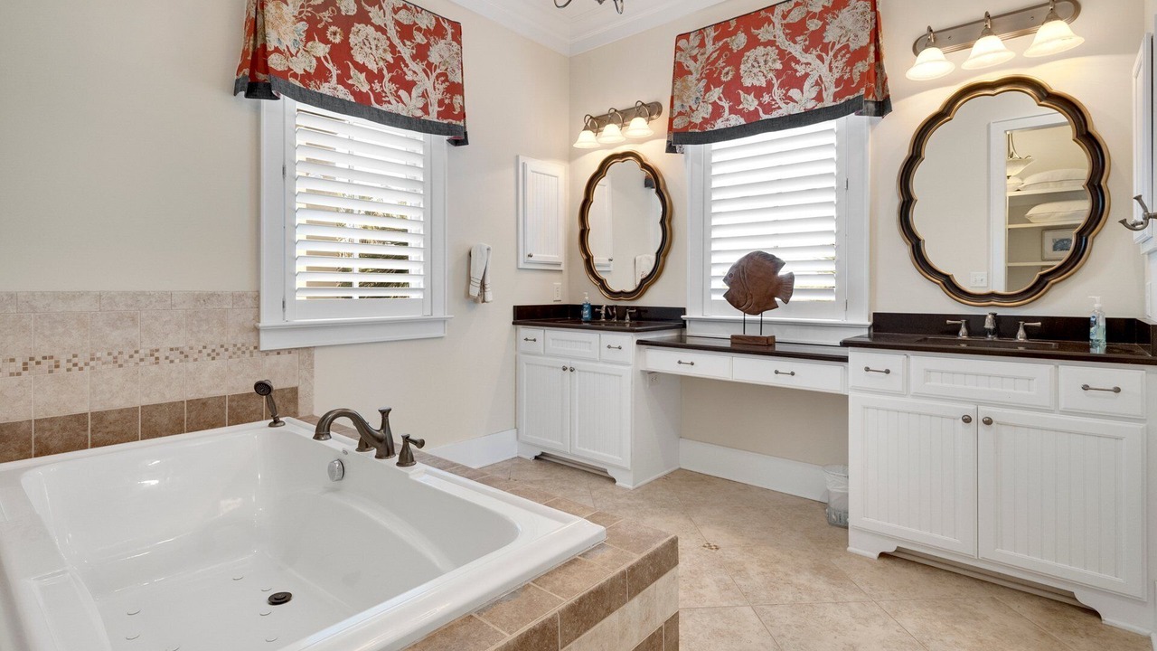 Photo of Bathroom in Debordieu Colony