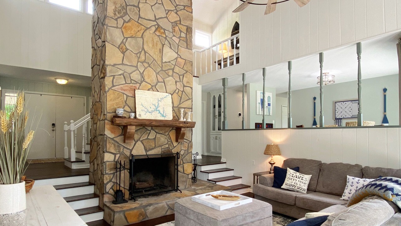 Photo of Livingroom in Eatonton
