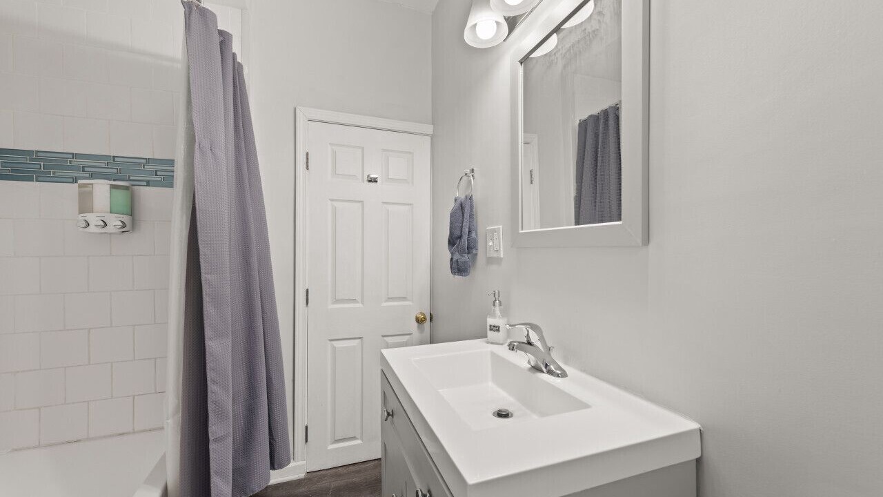 Photo of Bathroom in Detroit - Shoreway