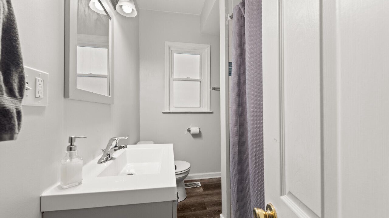 Photo of Bathroom in Detroit - Shoreway