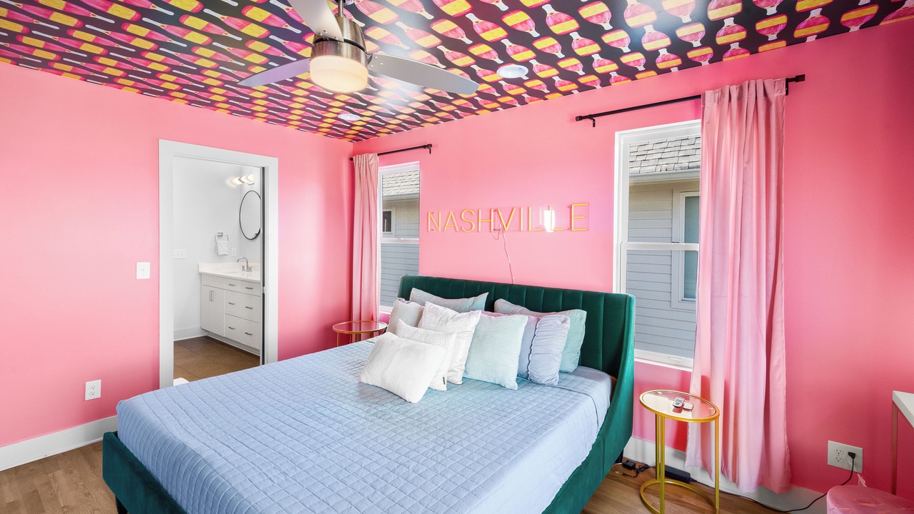 Photo of Bedroom in Hadley - Washington