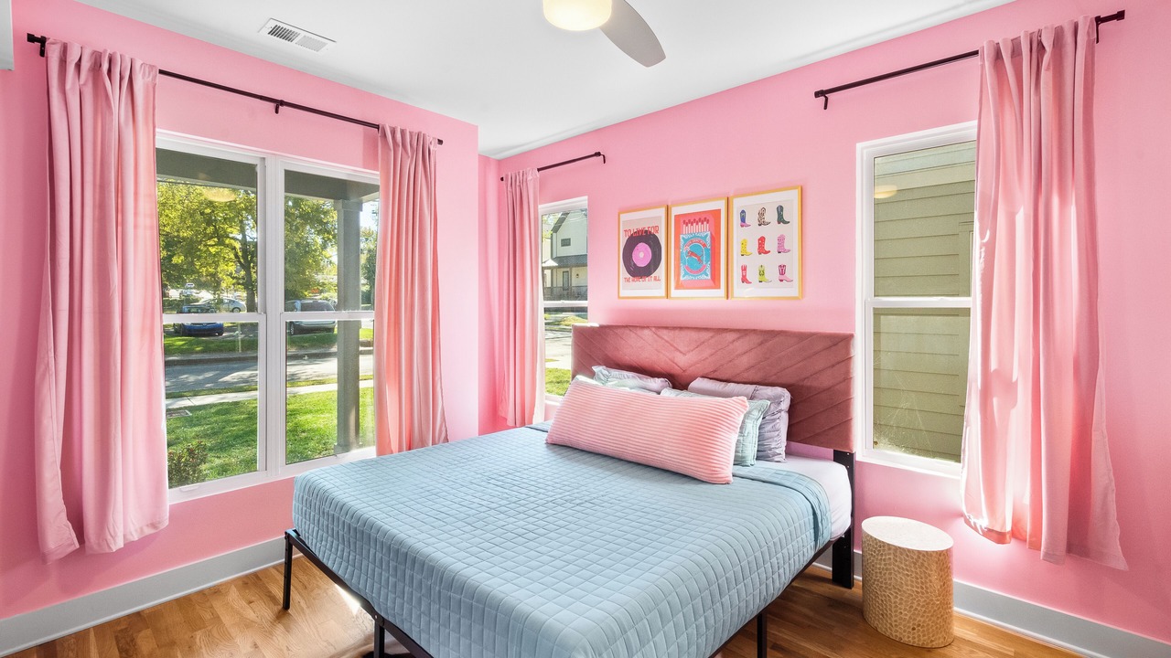 Photo of Bedroom in Hadley - Washington