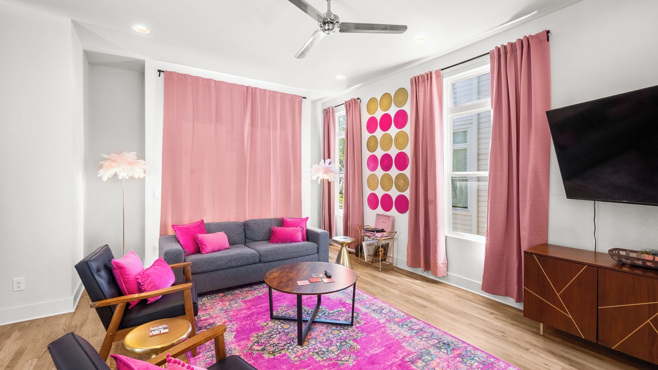 Photo of Livingroom in Hadley - Washington