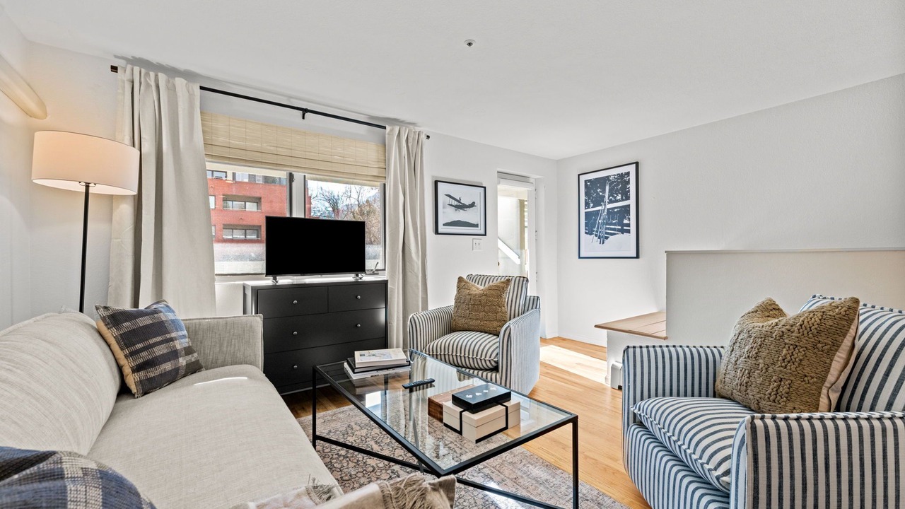 Photo of Livingroom in Downtown