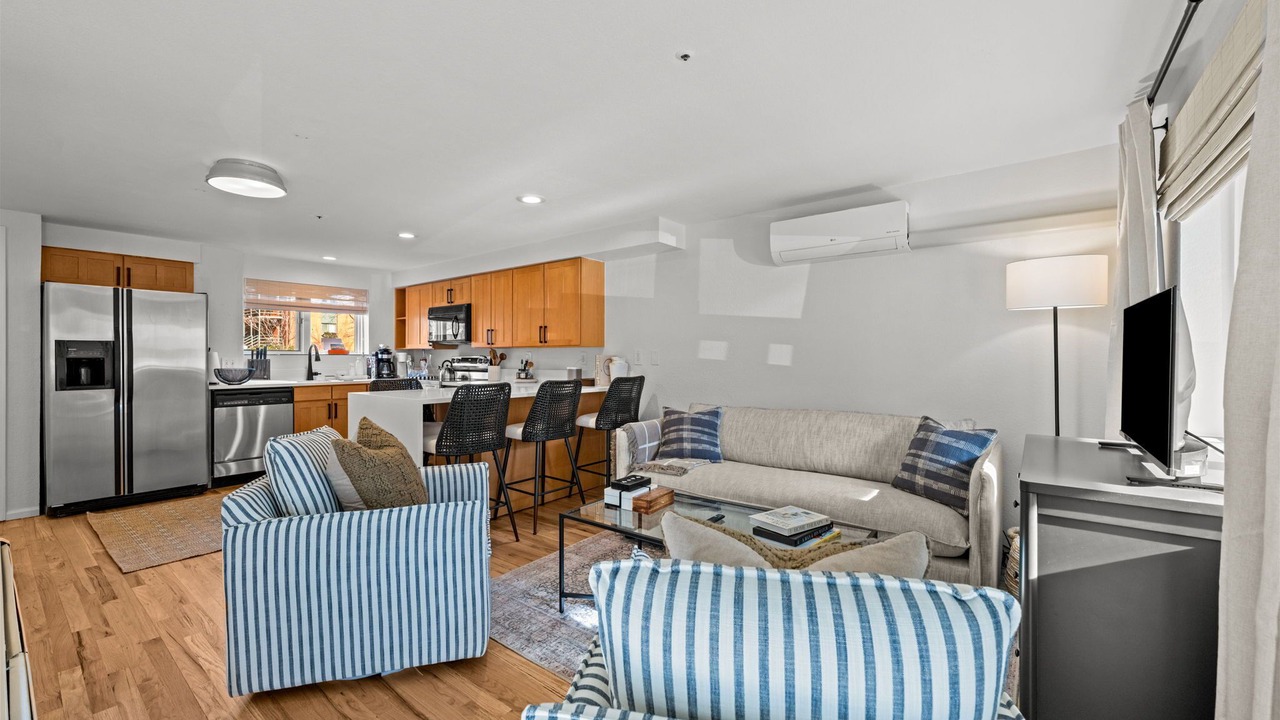 Photo of Livingroom in Downtown