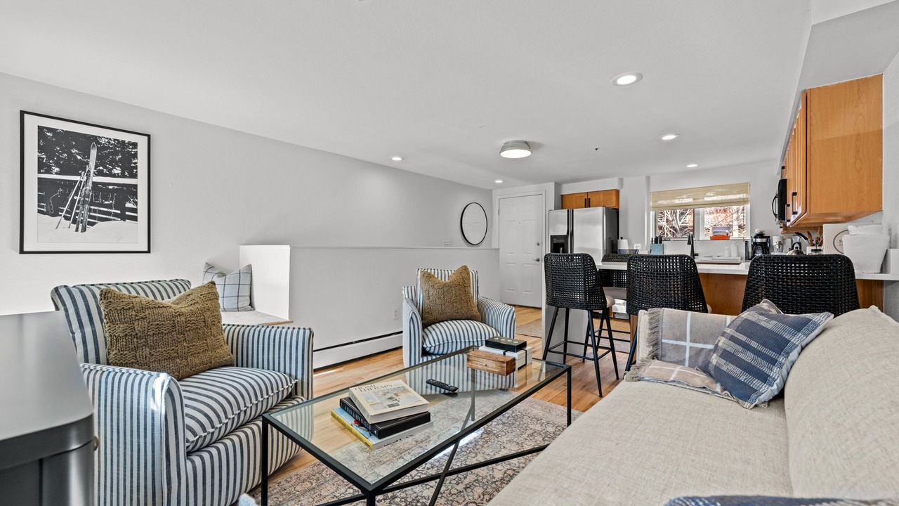 Photo of Livingroom in Downtown