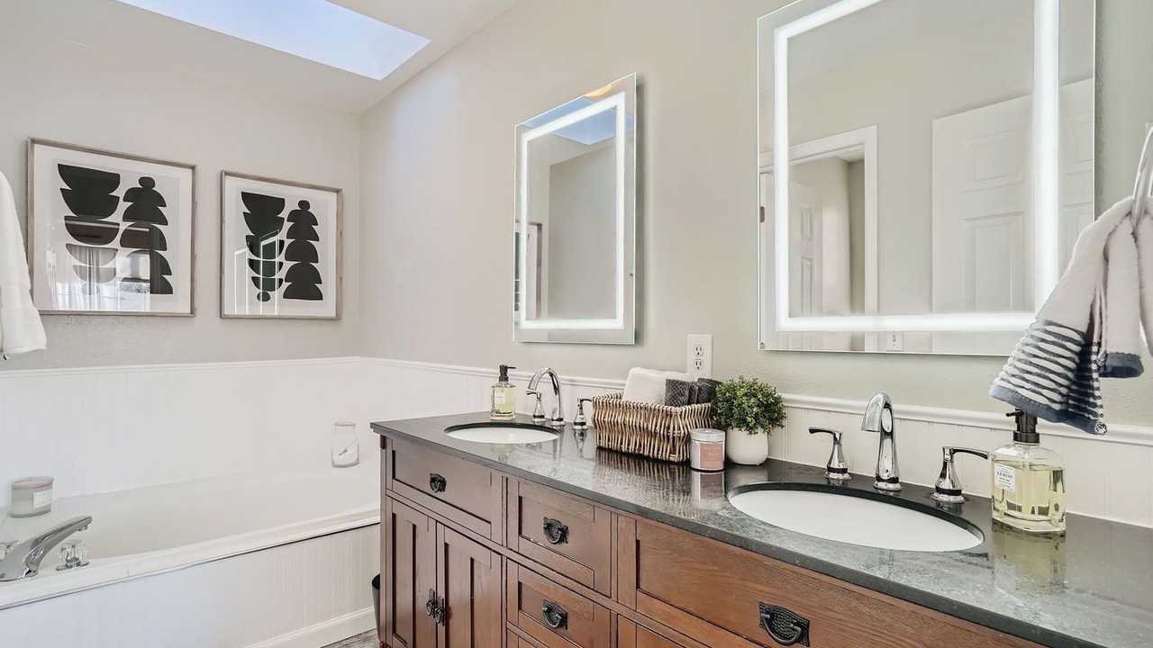Photo of Bathroom in North Central Westminster