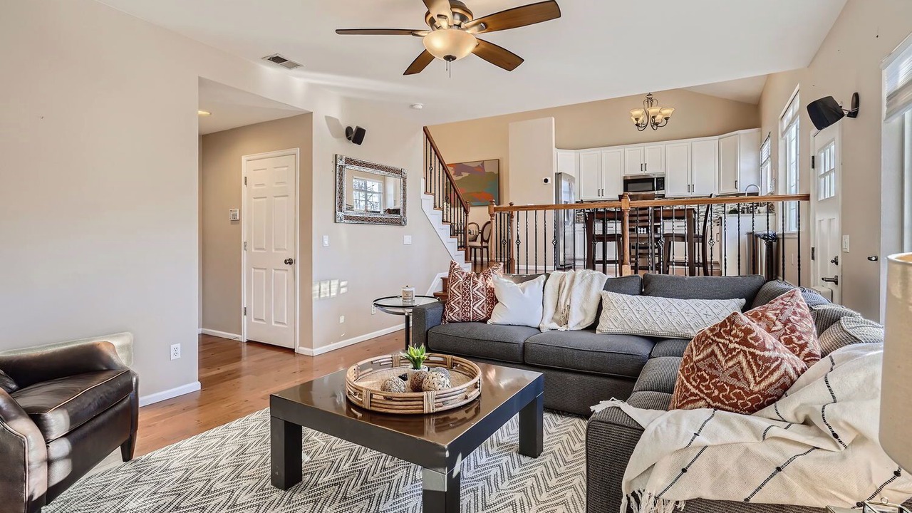 Photo of Livingroom in North Central Westminster