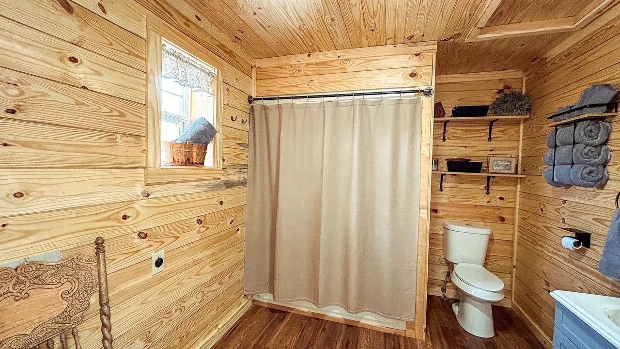 Photo of Bathroom in Giles County