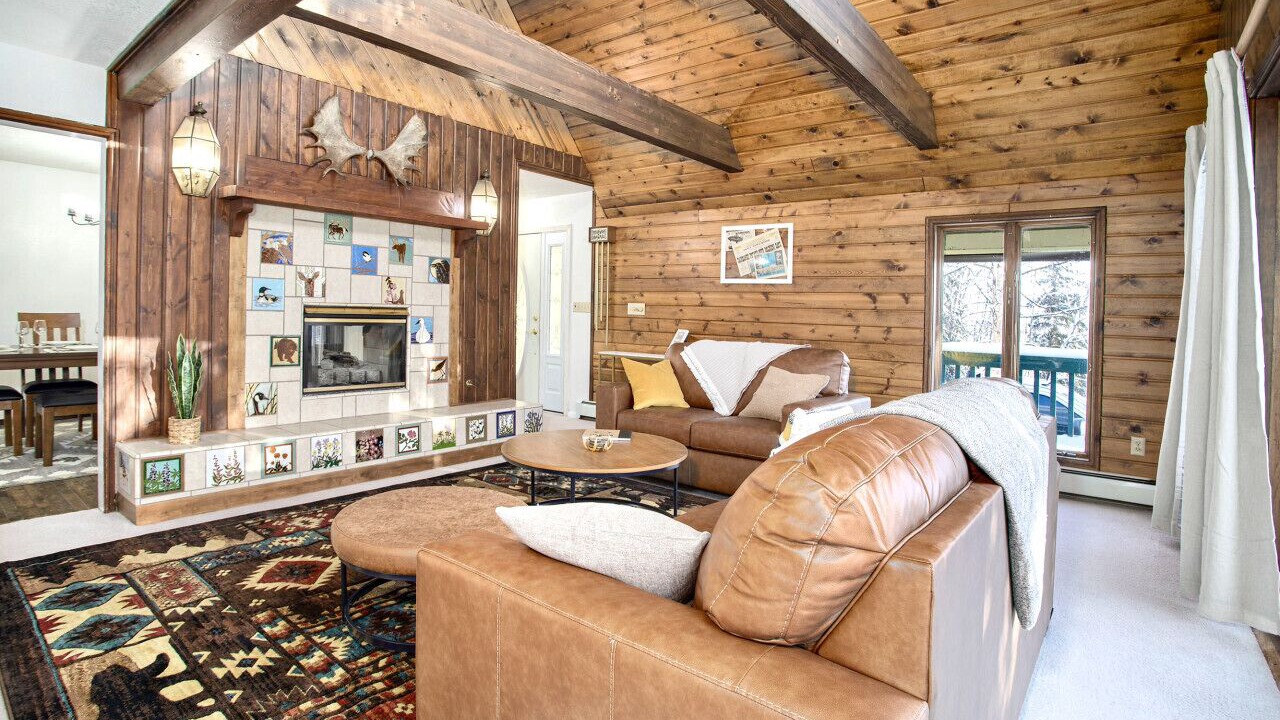 Photo of Livingroom in College