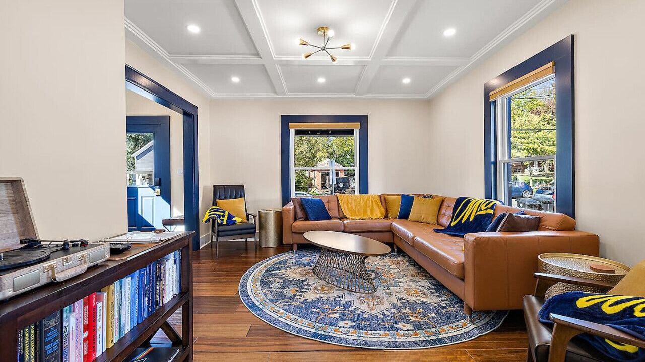 Photo of Livingroom in Old West Side