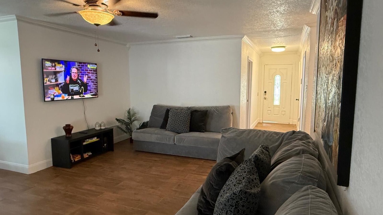 Photo of Livingroom in Cypress Gardens