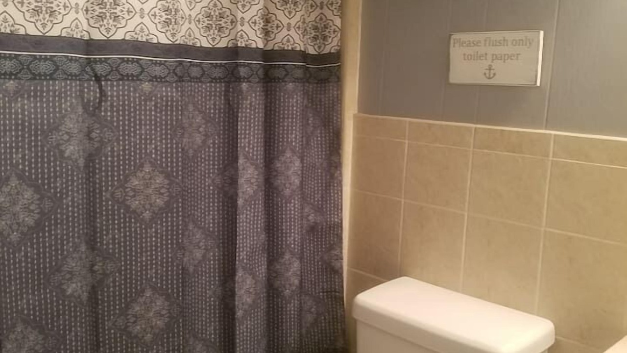 Photo of Bathroom in Harbordale