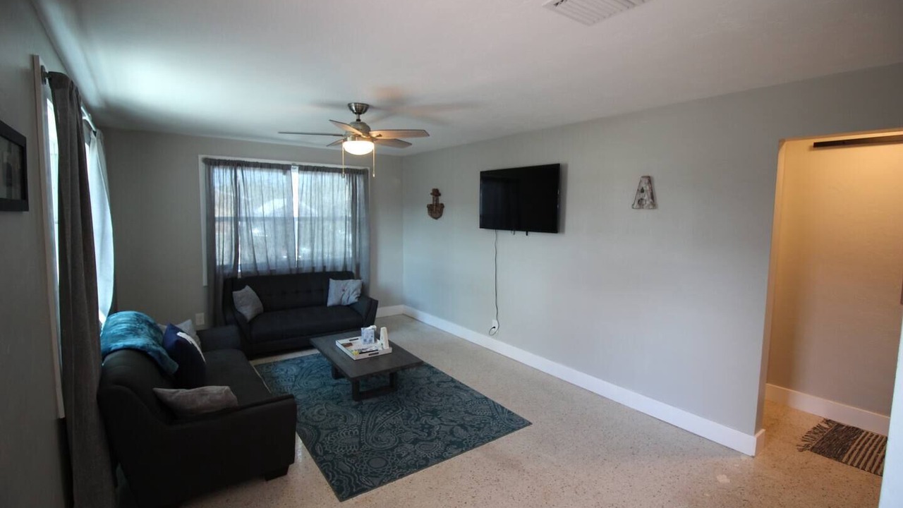 Photo of Livingroom in Sailboat Bend