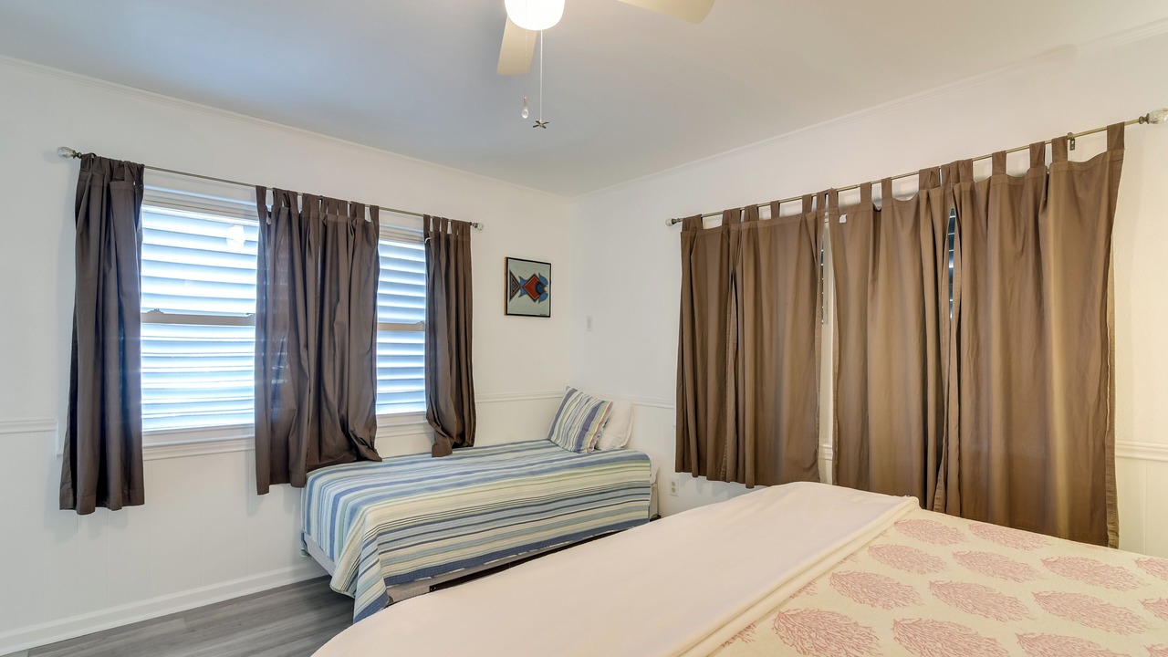 Photo of Bedroom in Bermuda Beach