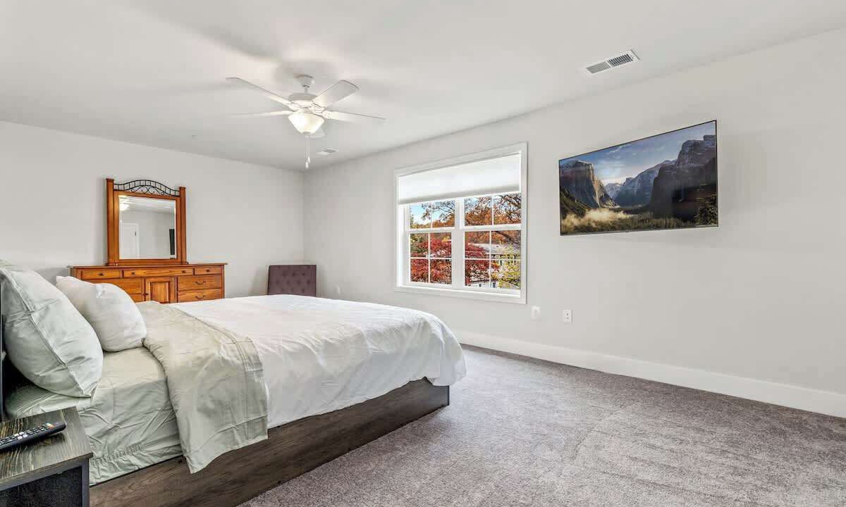 Photo of Bedroom in Edgewater