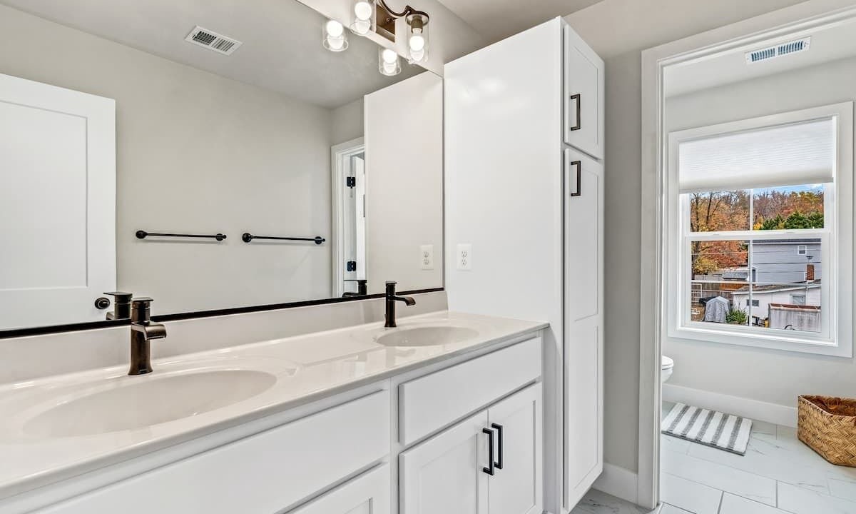 Photo of Bathroom in Edgewater