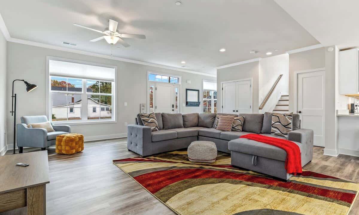 Photo of Livingroom in Edgewater