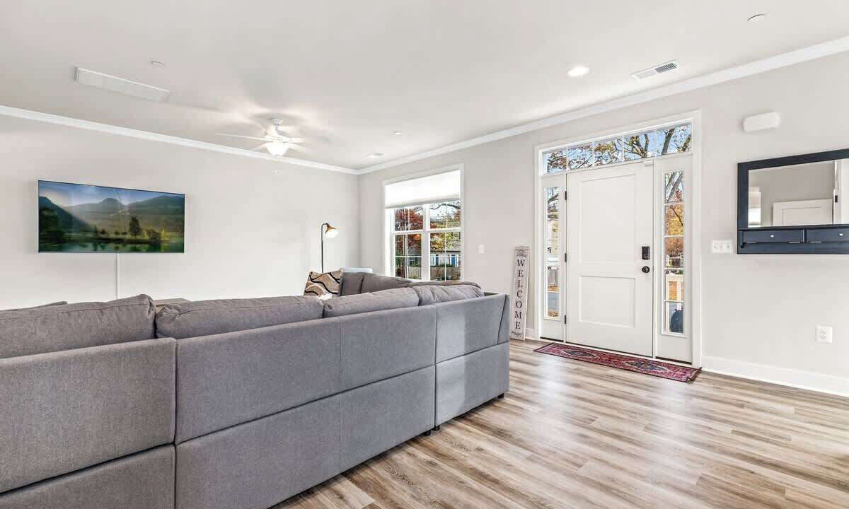 Photo of Livingroom in Edgewater