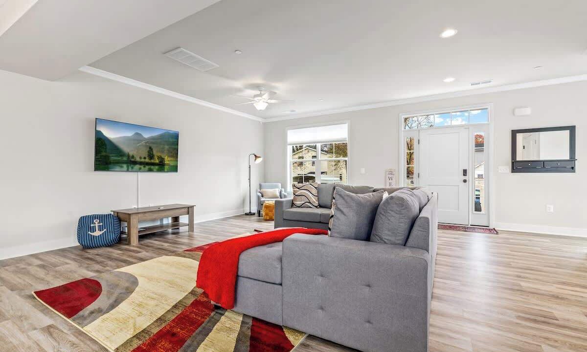 Photo of Livingroom in Edgewater
