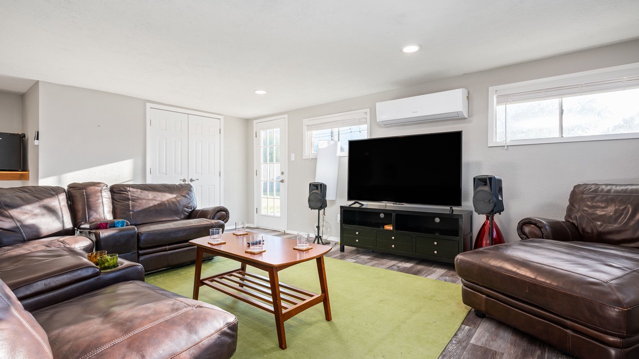 Photo of Livingroom in College Station
