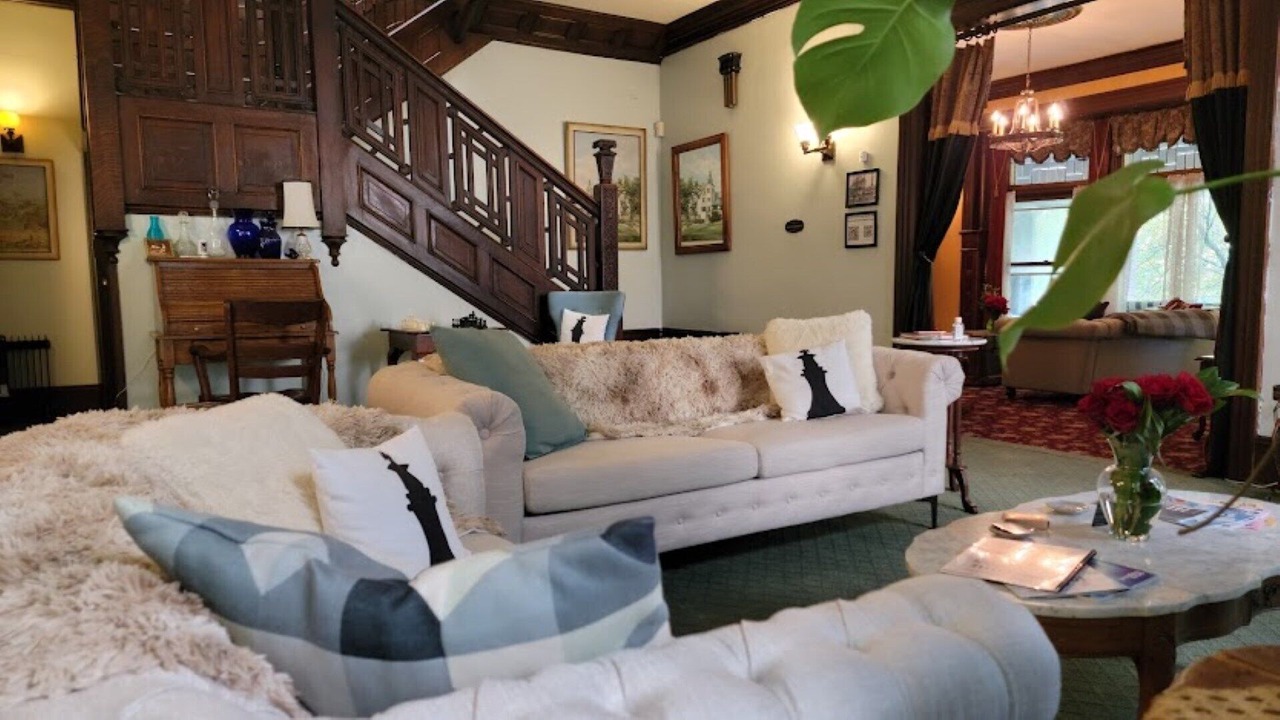 Photo of Livingroom in Downtown Toledo