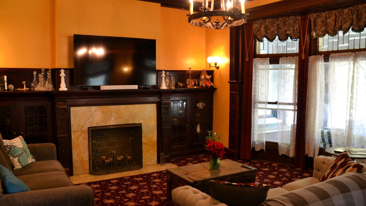Photo of Livingroom in Downtown Toledo