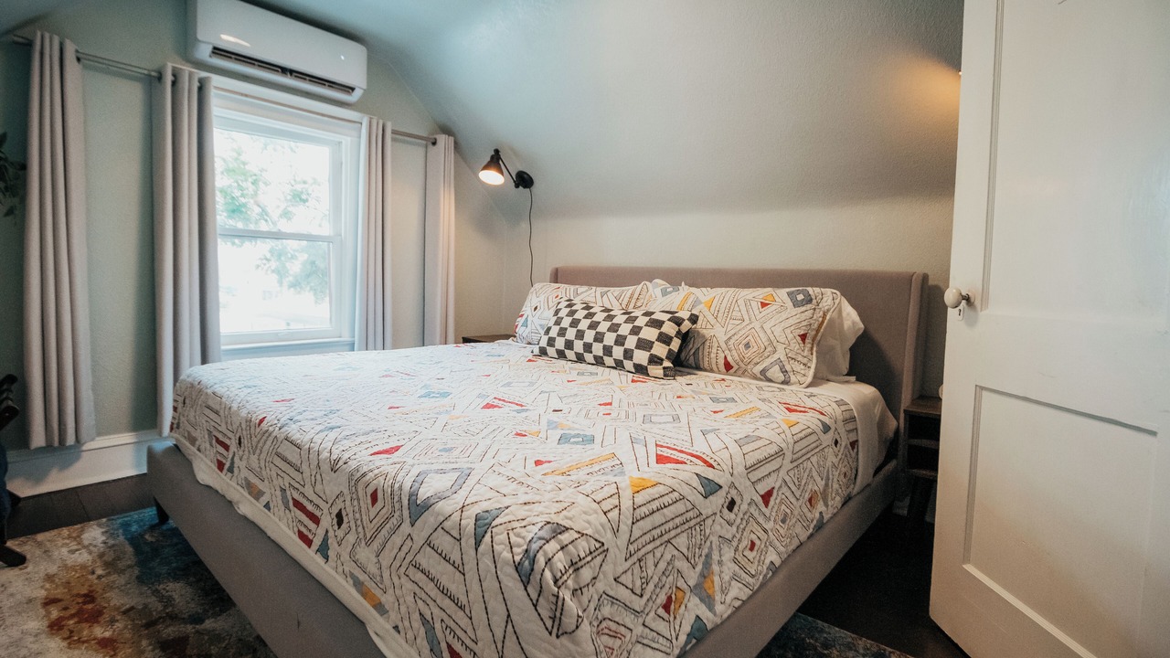 Photo of Bedroom in West Plaza