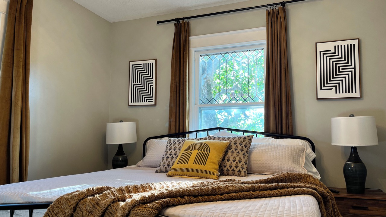 Photo of Bedroom in West Plaza