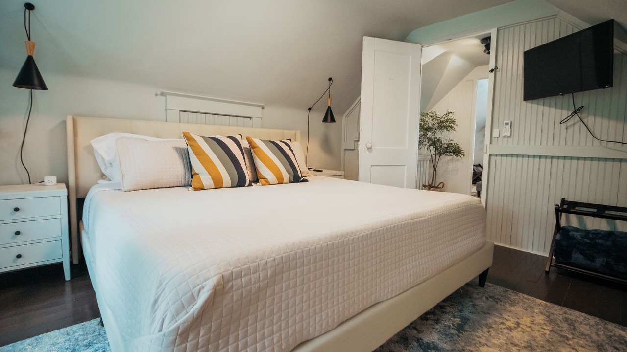 Photo of Bedroom in West Plaza