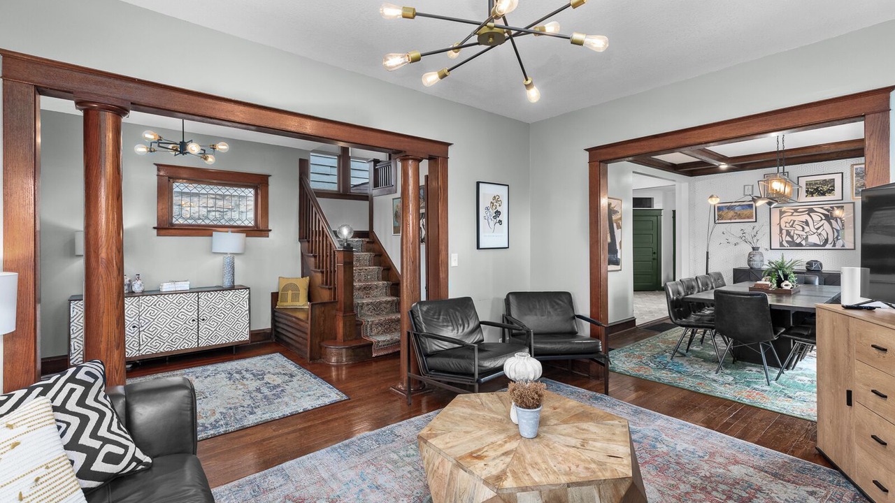 Photo of Livingroom in West Plaza