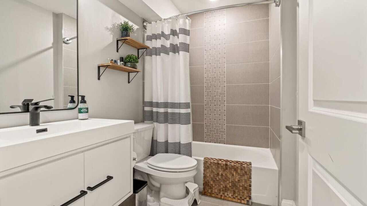 Photo of Bathroom in Graduate Hospital