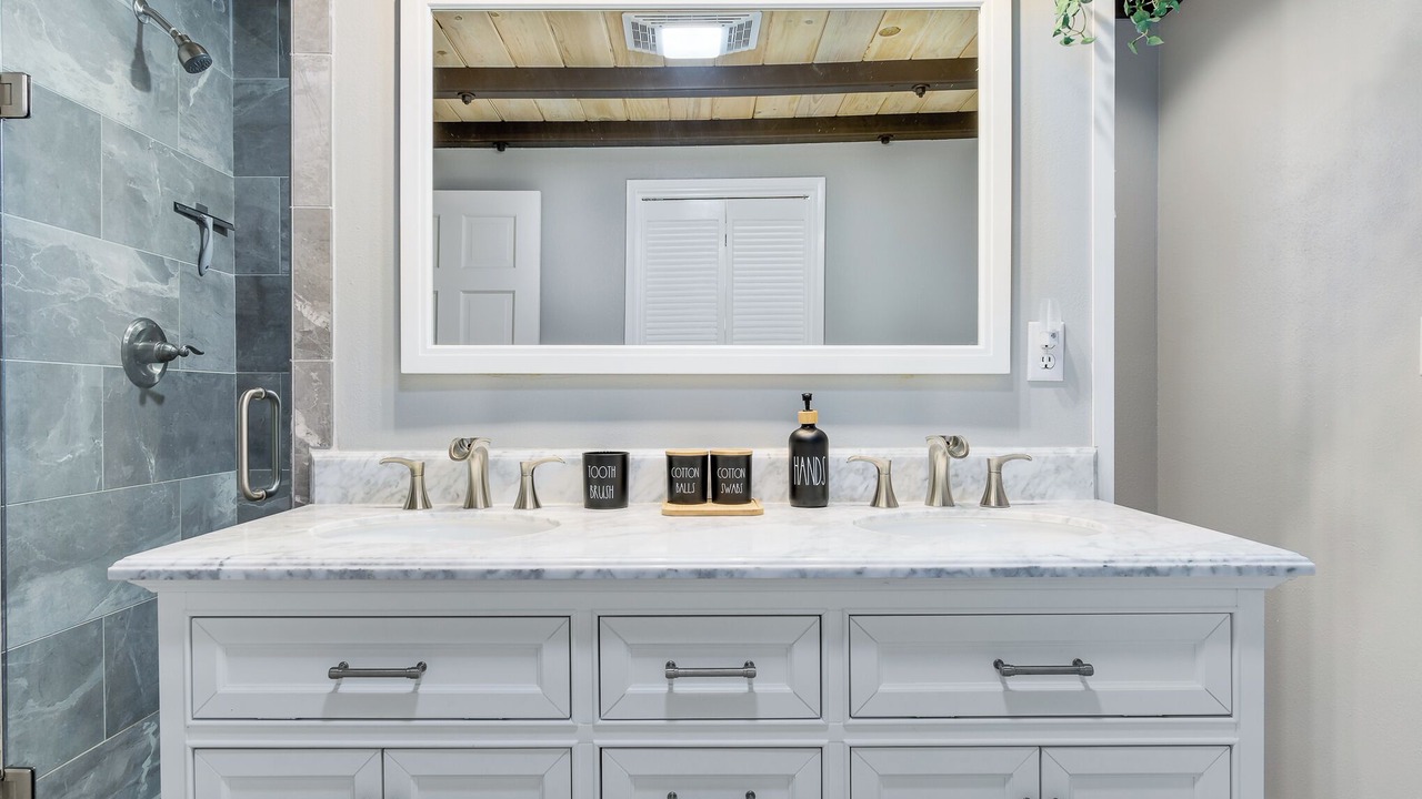 Photo of Bathroom in Lakeside