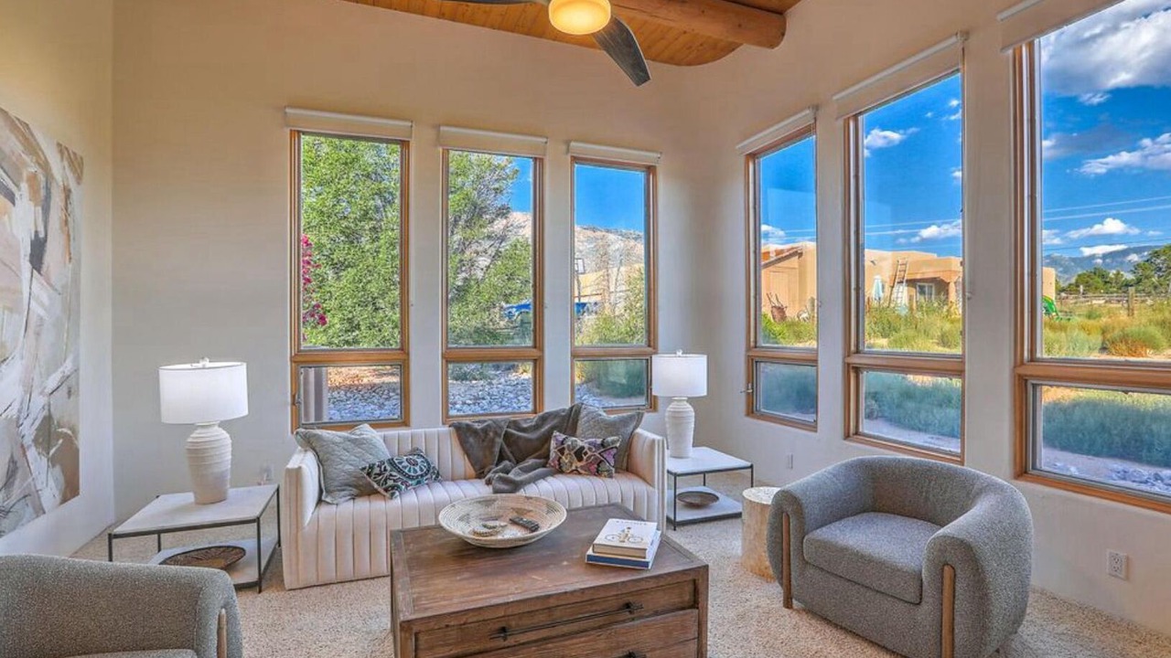 Photo of Livingroom in North Albuquerque Acres