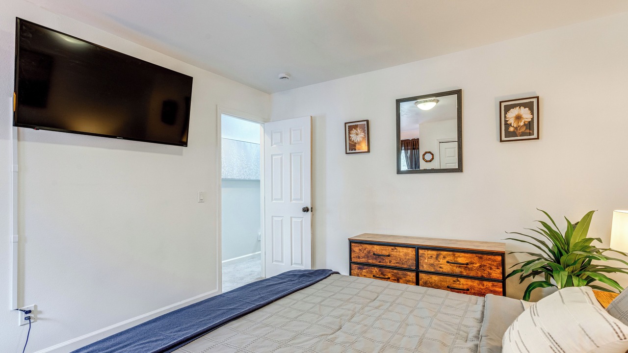 Photo of Bedroom in Central City