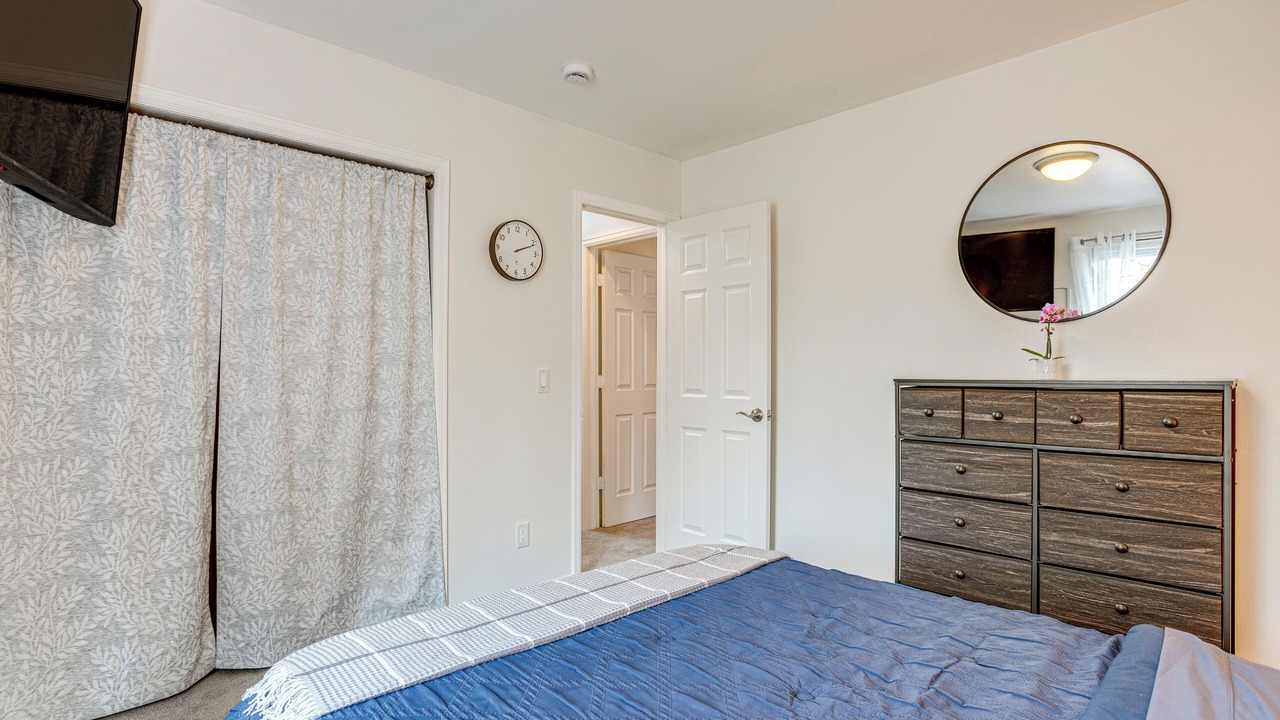 Photo of Bedroom in Central City