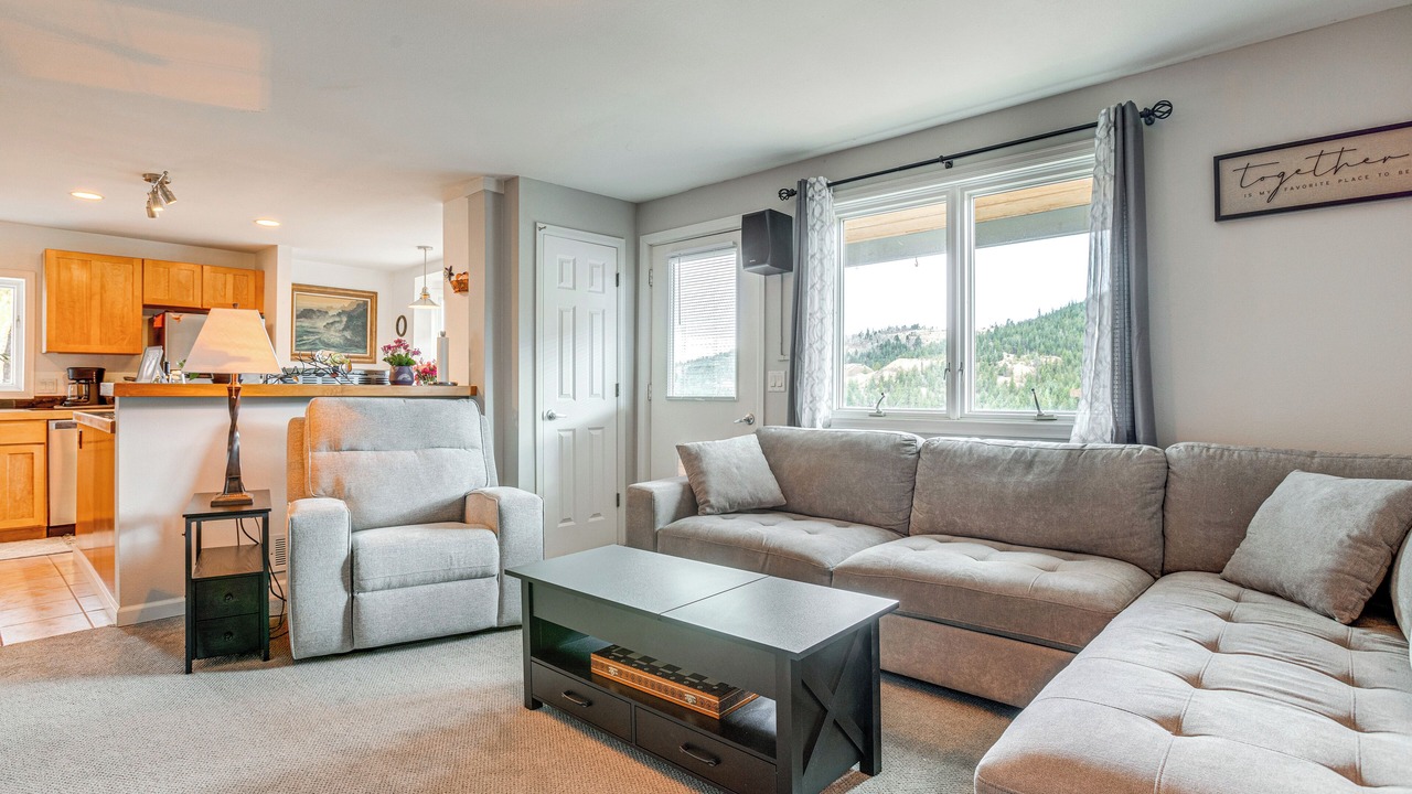 Photo of Livingroom in Central City
