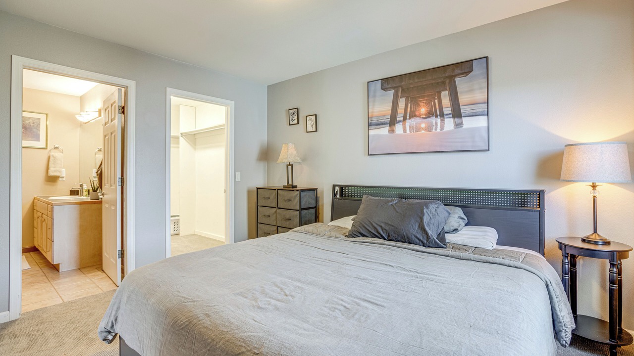 Photo of Bedroom in Central City