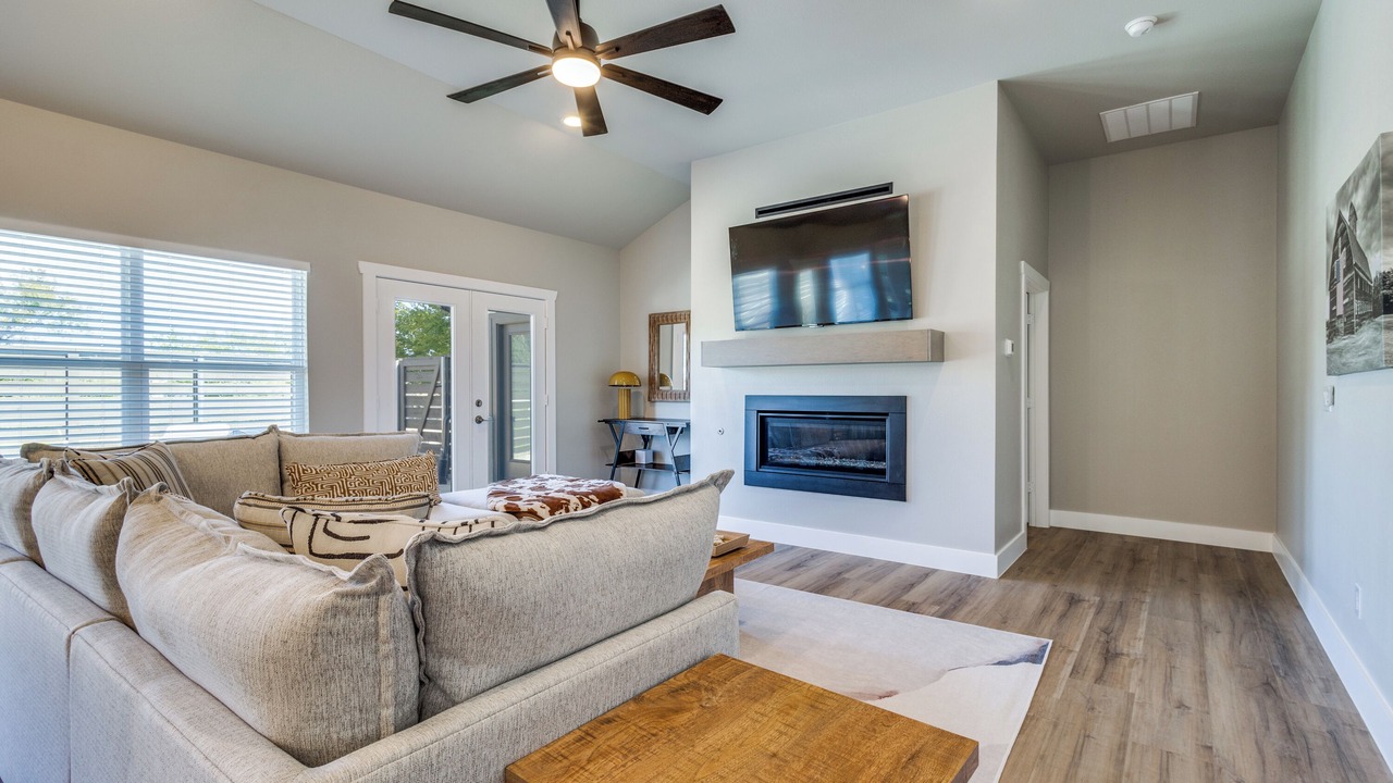 Photo of Livingroom in Hickory Creek