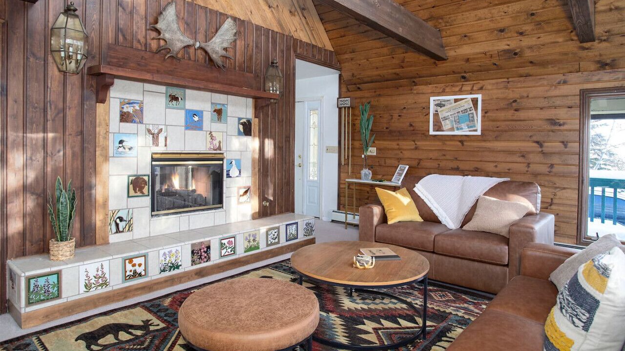 Photo of Livingroom in College