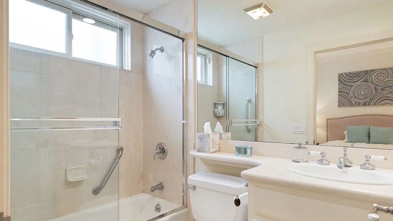 Photo of Bathroom in Marina Peninsula