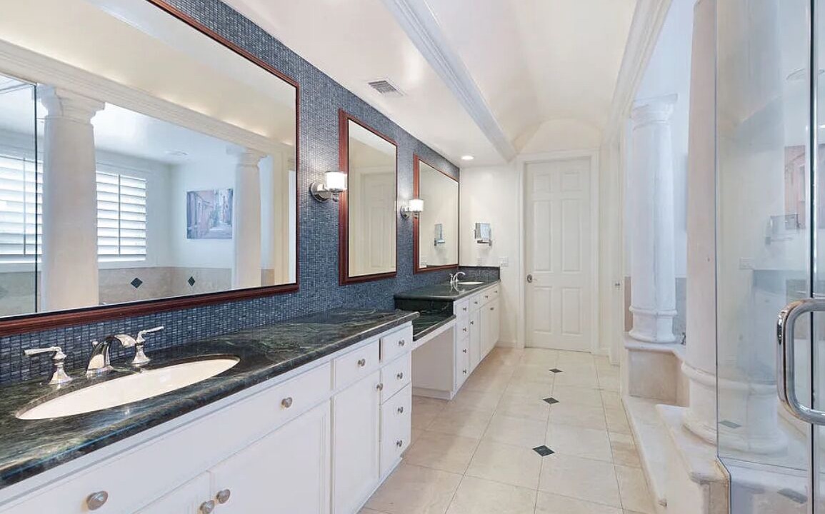 Photo of Bathroom in Marina Peninsula