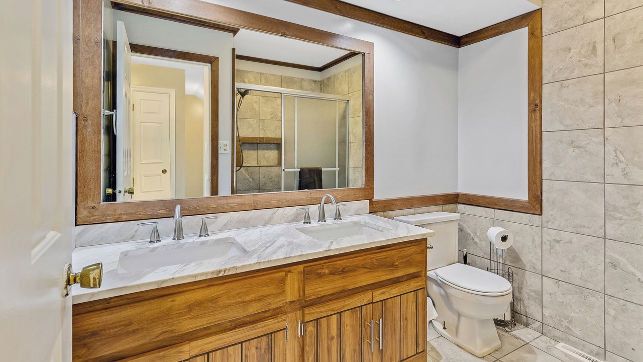 Photo of Bathroom in Star City