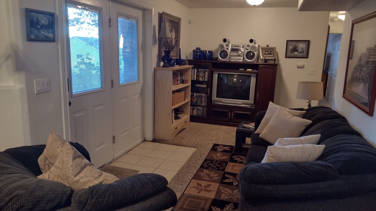 Photo of Livingroom in Elk Ridge