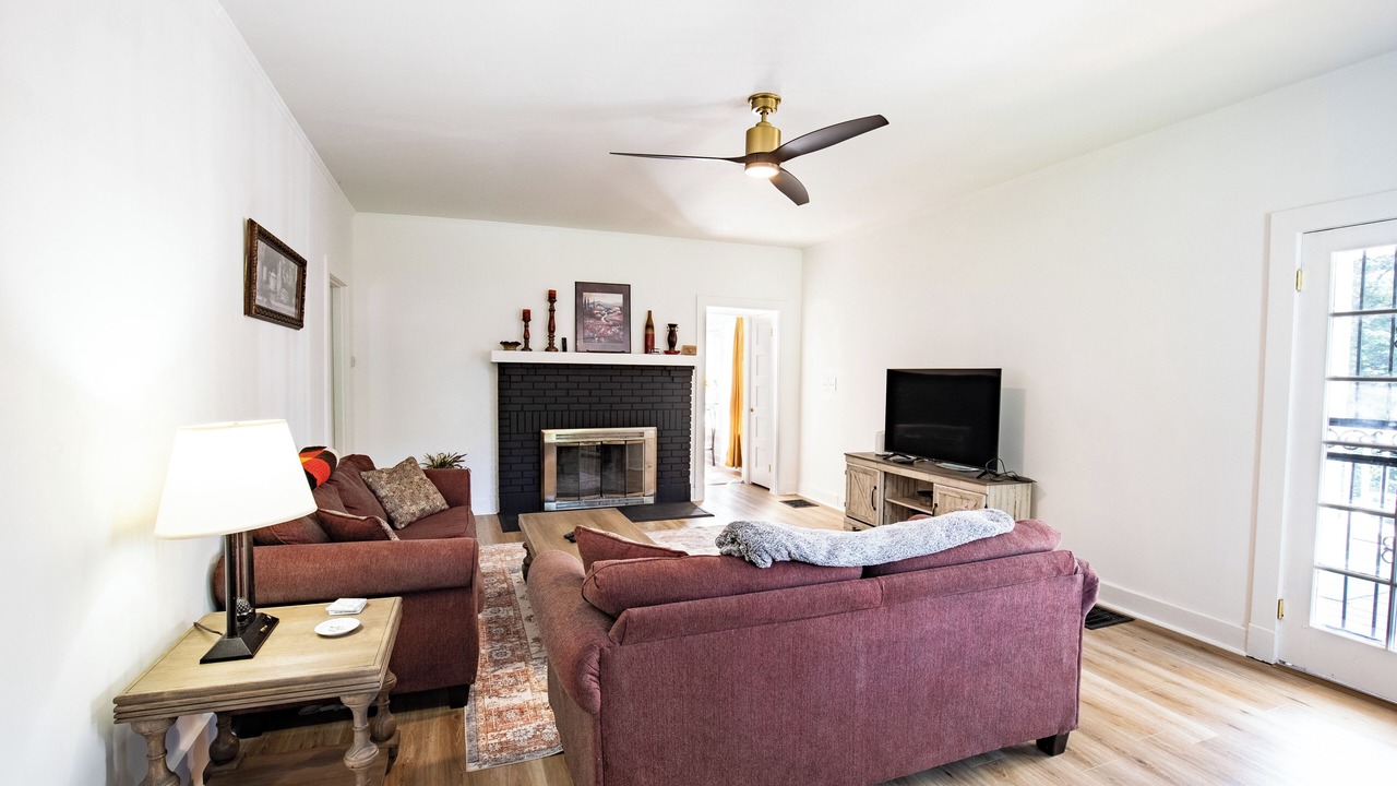 Photo of Livingroom in Knoxville