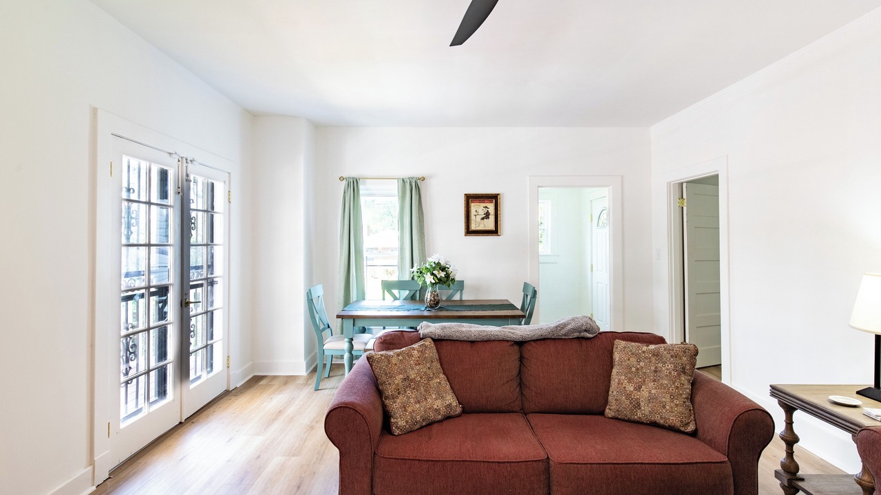 Photo of Livingroom in Knoxville