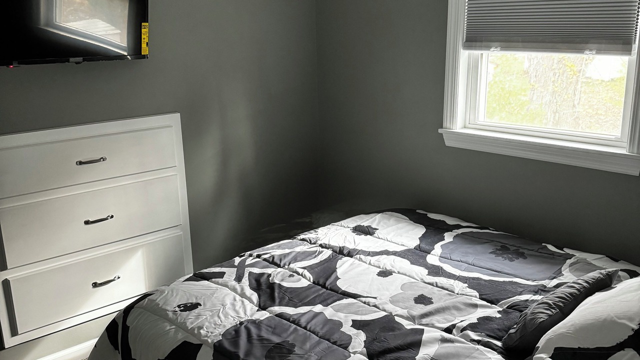 Photo of Bedroom in Conneaut