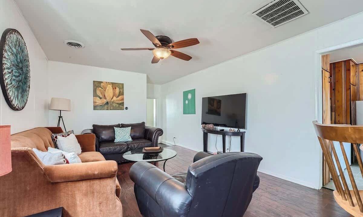 Photo of Livingroom in Northeast Park Hill