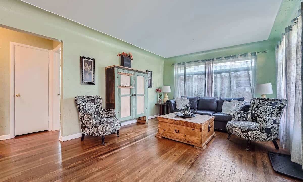 Photo of Livingroom in Northeast Park Hill