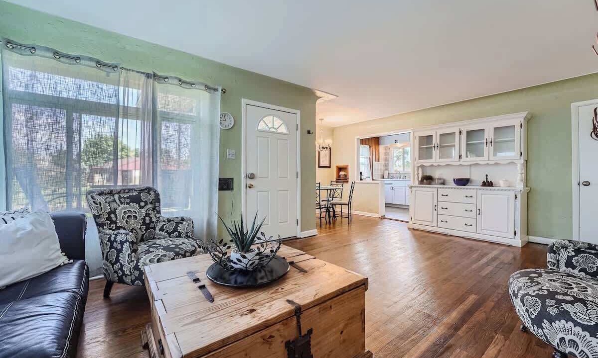 Photo of Livingroom in Northeast Park Hill